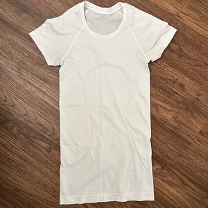 Lululemon Swiftly tech short sleeve, hip length.
